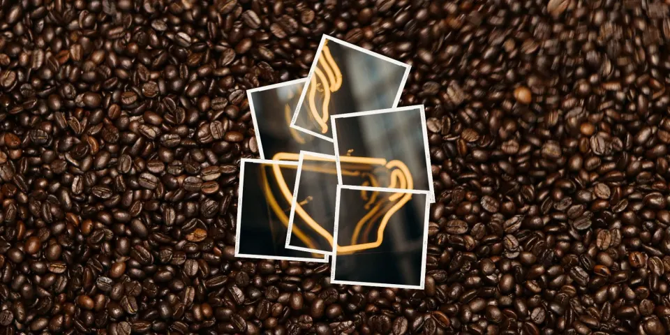 Taza de café de olla con canela junto a granos de café