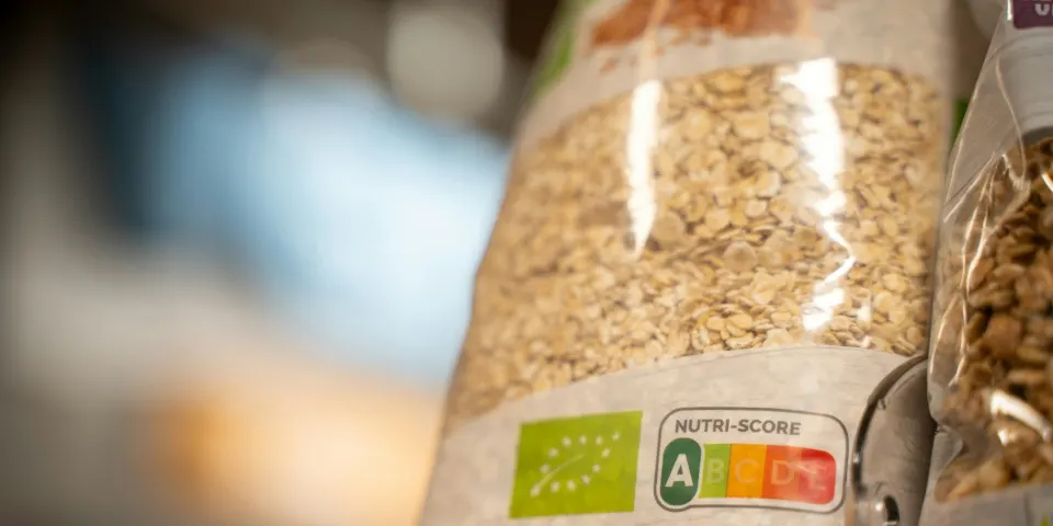 Empaque de avena con su etiqueta nutricional